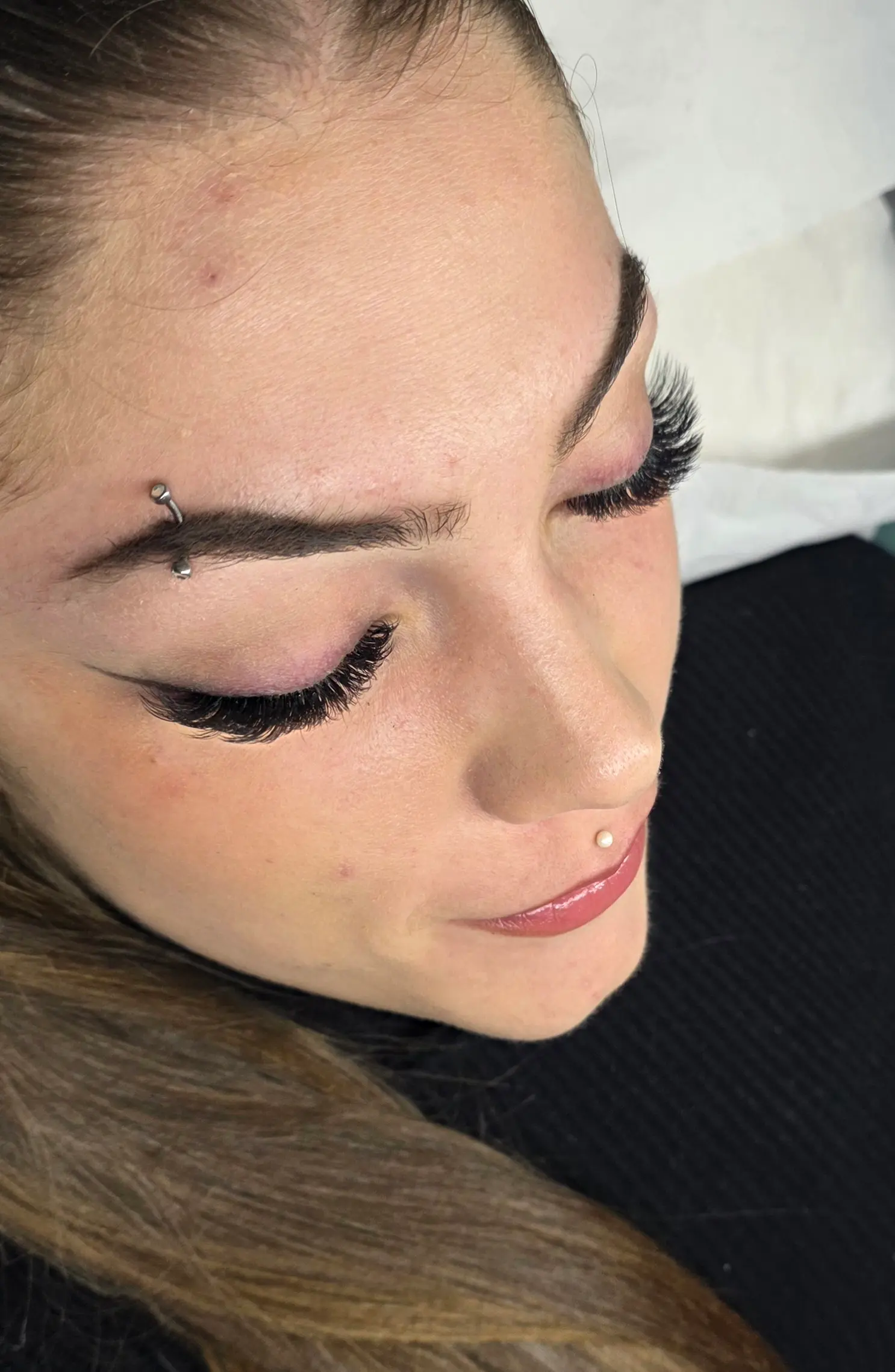 Mirada con pestañas largas y definidas